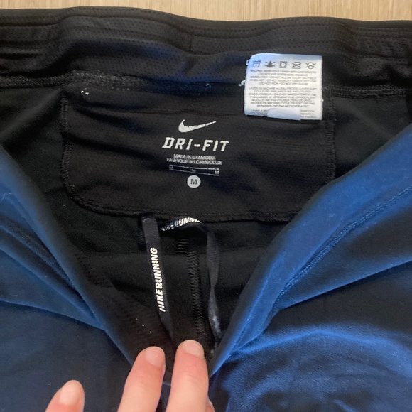 Nike women’s capris - size M - used - Picture 3 of 3